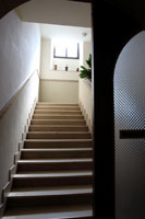 修道士生活棟の階段
