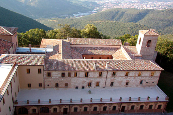 ベネディクト会シルヴェストリーニ 聖シルヴェストロ修道院 モンテファーノ