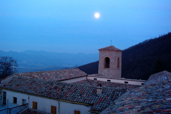 モンテファノ修道院の夜景