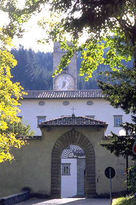 ヴァッロンブローザ修道院玄関