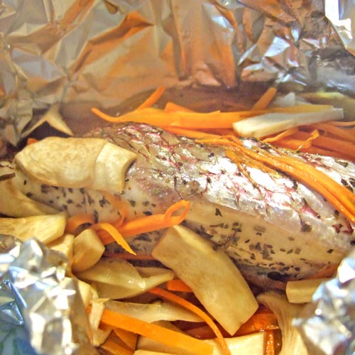 エキストラバージンオリーブオイルと魚用スパイスを使った白身魚のホイル焼きのイメージ